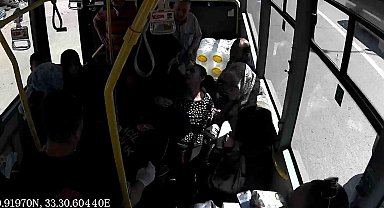 Otobüs şoförü fenalaşan kadın için zamanla yarıştı: O anlar kamerada