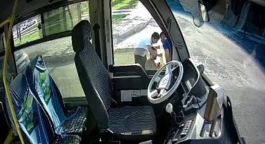 Otobüs şoförüne bıçaklı saldırı kamerada