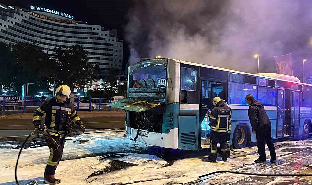 Otobüs yangınına polis müdahalesi