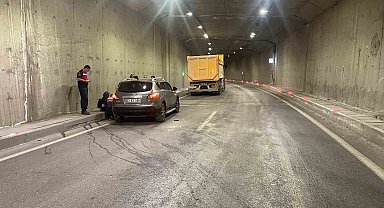 Otomobil ile kamyon çarpıştı: 2 yaralı