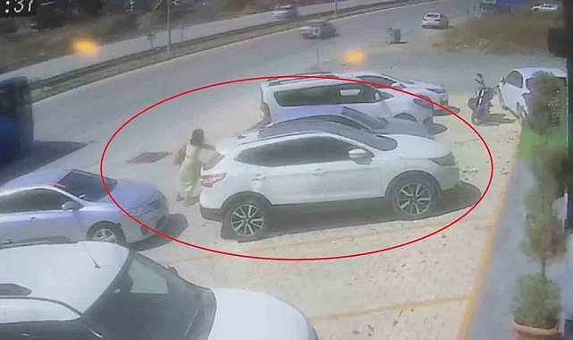 Park halinde hareket eden aracı tek eliyle durduran kadın faciayı önledi