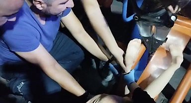 Parkta ayağı sıkışan çocuğun yardımına itfaiye yetişti