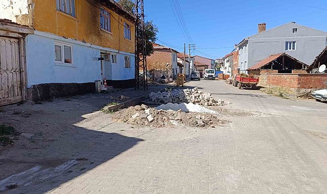 Pazaryeri'nde kaldırım onarım çalışmaları hız kazandı