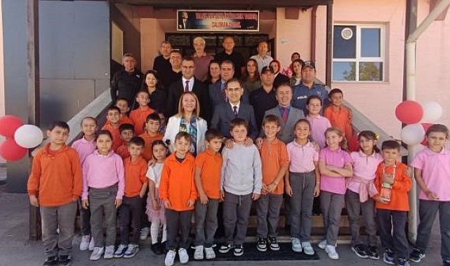 Pazaryeri'nde protokol üyeleri öğrencilerle bir araya geldi