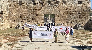 Perge'de sağlık için yürüdüler