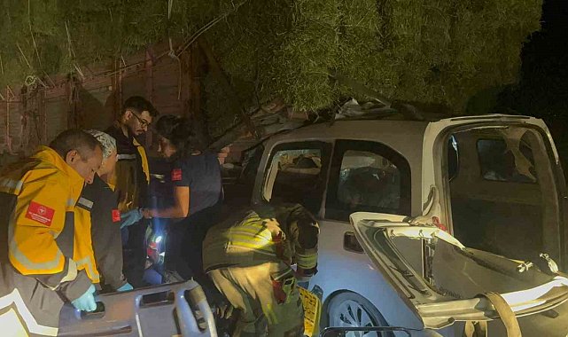 Polatlı'da hafif ticari araç kamyonun altına girdi: 2 ölü, 1 yaralı