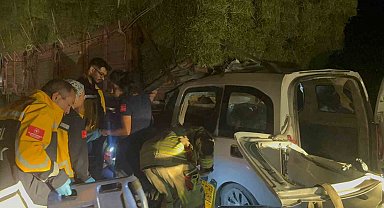 Polatlı'da hafif ticari araç kamyonun altına girdi: 2 ölü, 1 yaralı