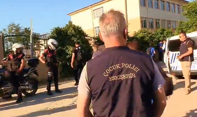 Polis ekiplerinin okul çevrelerinde denetimleri sürüyor