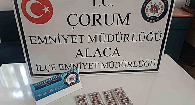 Polisin durdurduğu şahısların üzerinden 56 adet sentetik ecza hapı çıktı
