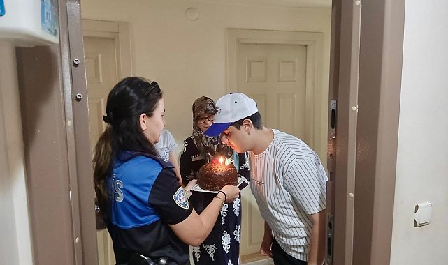 Polislerden özel çocuğa unutulmaz sürpriz