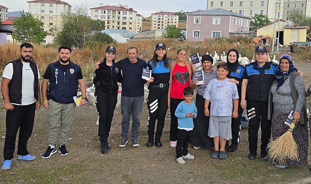 Polisten vatandaşa broşürlü uyarı