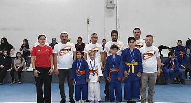 Pursaklar'ın spor salonlarında yarınların şampiyonları yetişiyor