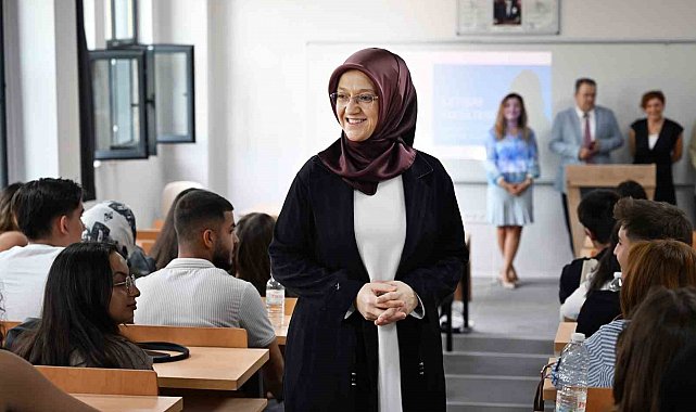 Rektör Kibar fakültelerde ilk ders heyecanını paylaştı