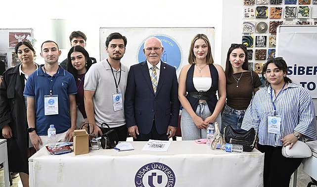 Rektör Savaş yeni öğrencilerle buluştu, üniversitenin sunduğu imkânları anlattı