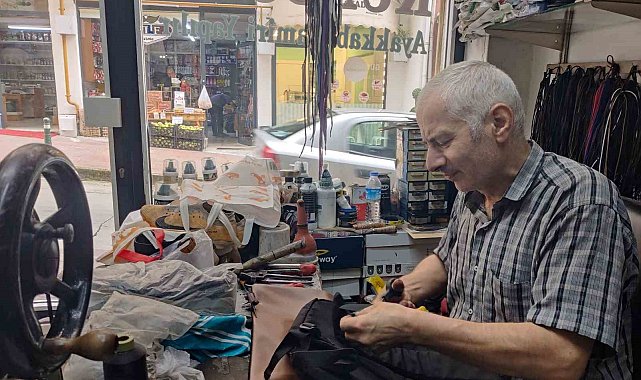Rize'de 35 yıllık ayakkabı tamircisinden mesleki sitem, "Sanat bitti, bu meslek bizimle sona erecek"
