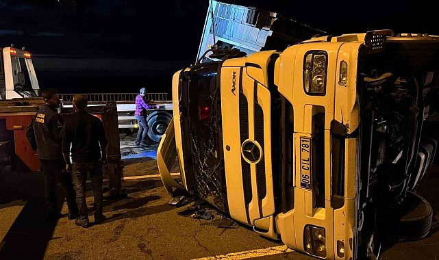 Rize'de tır yola devrildi: 2 yaralı