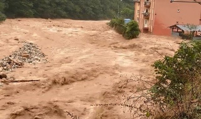 Rize'nin İkizdere ilçesinde şiddetli yağış
