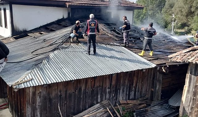 Samanlıkta çıkan yangın konağı küle çeviriyordu