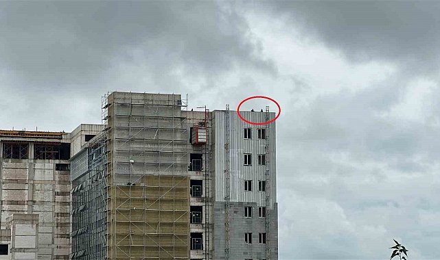 Samsun'da hastane inşaatında işçi eylemi: Çatıya çıktılar