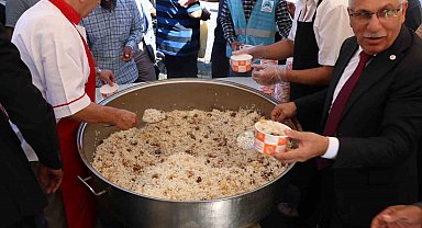 Şanlıurfa'da 3 bin kişiye etli pilav dağıtıldı