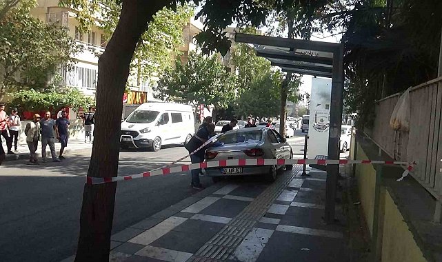 Şanlıurfa'da otomobil durakta bekleyenlere çarptı: 1 öğrenci öldü, 3 kişi yaralandı