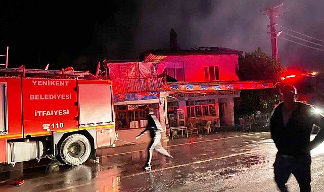Şaphane'de çıkan yangından 2 ev tamamen yandı, 1 evde hasar oluştu