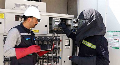 Sayaç okurken para buldu, hiç düşünmeden sahibine ulaştırdı