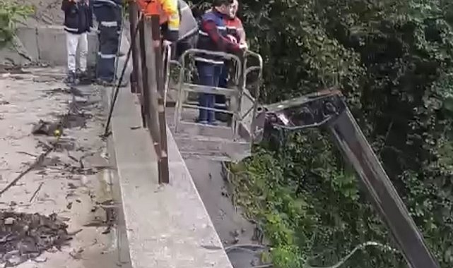 Sel ve heyelan nedeniyle Çamlıhemşin Tüneli inşaatında mahsur kalan işçiler kurtarıldı