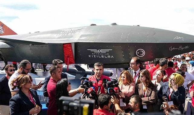 Selçuk Bayraktar'dan Netenyahu'ya tepki "Bu meydanı dolduranlar bizi gururlandırıyor. Birilerini rahatsız ediyorsa varsın etsin"