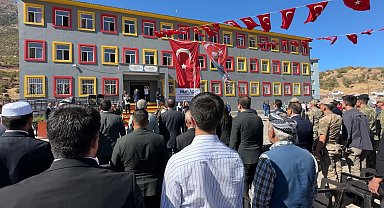 Şemdinli'de onarılan okul, öğrencilerine kapılarını açtı