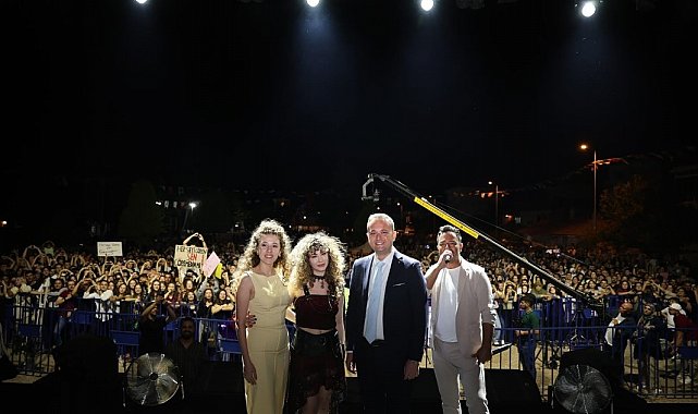 Sena Şener, 27. Çivril Elma Festivalinde unutulmaz bir gece yaşattı