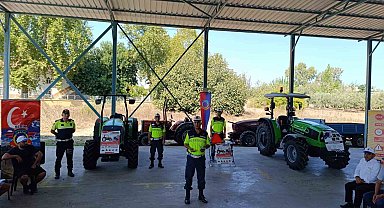 Serik'te jandarmadan tarım aracı sürücülerine eğitim