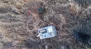 Ses düzeneğiyle bıldırcınları avlayan kaçak avcı fotokapanla yakalandı
