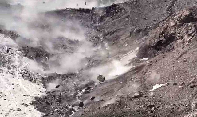 Sıcak hava Ağrı Dağı'nı harekete geçirdi: Kayalar peş peşe düştü