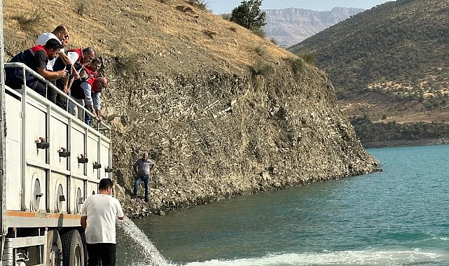 Siirt'te baraj gölü balıklandırıldı