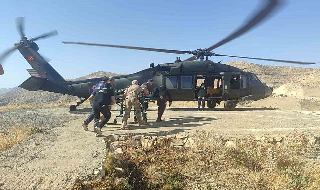 Siirt'te jandarma helikopteri, iş kazası geçiren vatandaşı hastaneye taşıdı