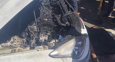Siirt'te seyir halindeki araç alev aldı