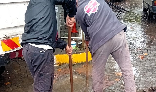 Sındırgı'da sağanak çiftçilerin yüzünü güldürdü