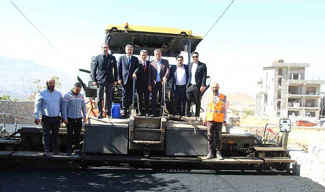 Şırnak Belediyesinde Turgut Özal Yaşam Parkında asfalt serimi