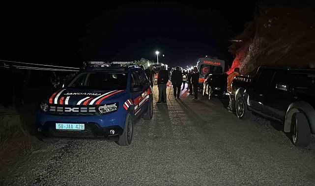 Sivas'ta feci kaza: Otomobil uçuruma yuvarlandı, 4 kişi hayatını kaybetti