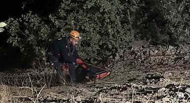 Sivas'ta feci kazada hayatını kaybeden 4 kişinin cesetleri güçlükle çıkartıldı