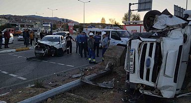 Sivas'ta fındık işçilerini taşıyan minibüs otomobille çarpıştı: 15 yaralı