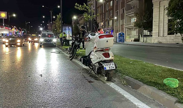 Sivas'ta iki motosiklet çarpıştı: 2 yaralı