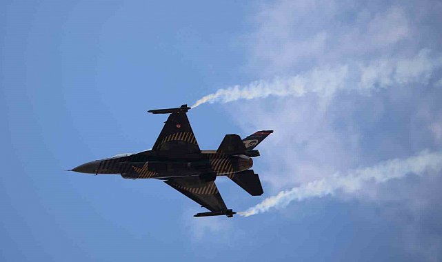 Sivas'ta SOLOTÜRK'ten nefes kesen gösteri