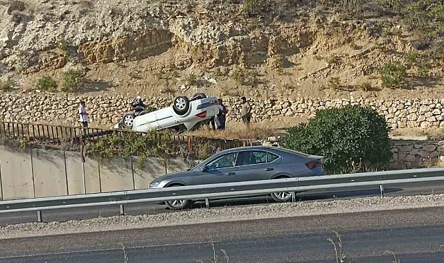 Sivas'ta takla atan otomobilin sürücüsü yaralandı