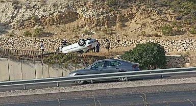 Sivas'ta takla atan otomobilin sürücüsü yaralandı
