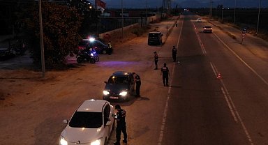 Şok yol denetiminde 2 aranan şahıs yakalandı