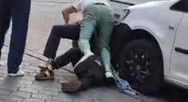 Sokak ortasında yaşanan bıçaklı kavgada dehşet anları