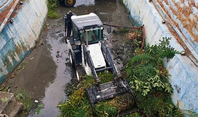 Söke Belediyesi'nden Yenikent Deresi'nde temizlik çalışması
