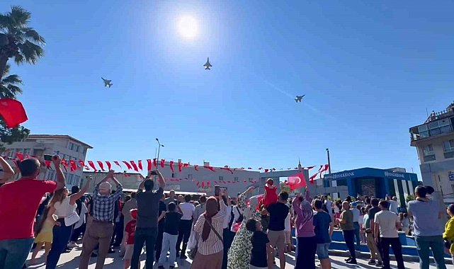 Söke'de hava kuvvetleri uçaklarının gösteri uçuşu gurur yaşattı